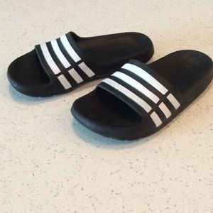 Adidas Boys sport slides